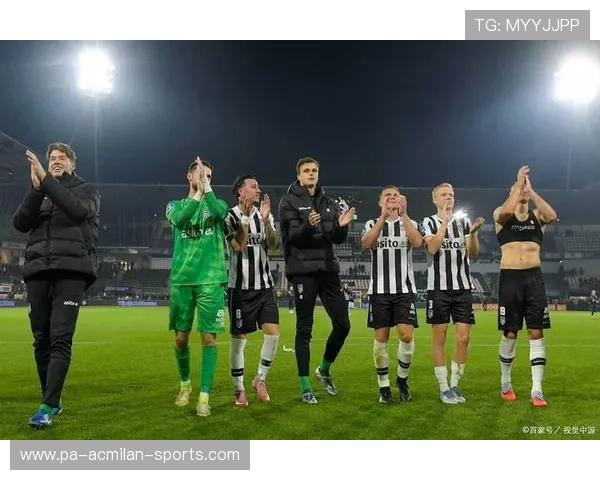 加拿大防守中场抢断后快速推进,戴维斯破门制胜 加拿大防守中场抢断后快速推进,戴维斯破门制胜